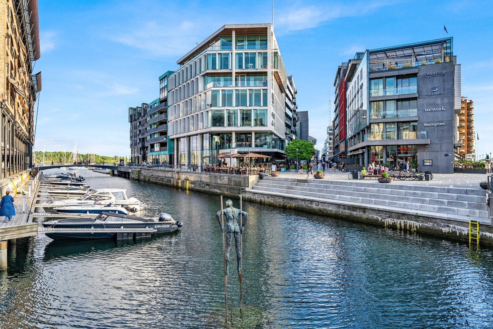 I sommerhalvåret byr Tjuvholmen på nærhet til badeplasser og byens mest fasjonable strøk Galleribilde