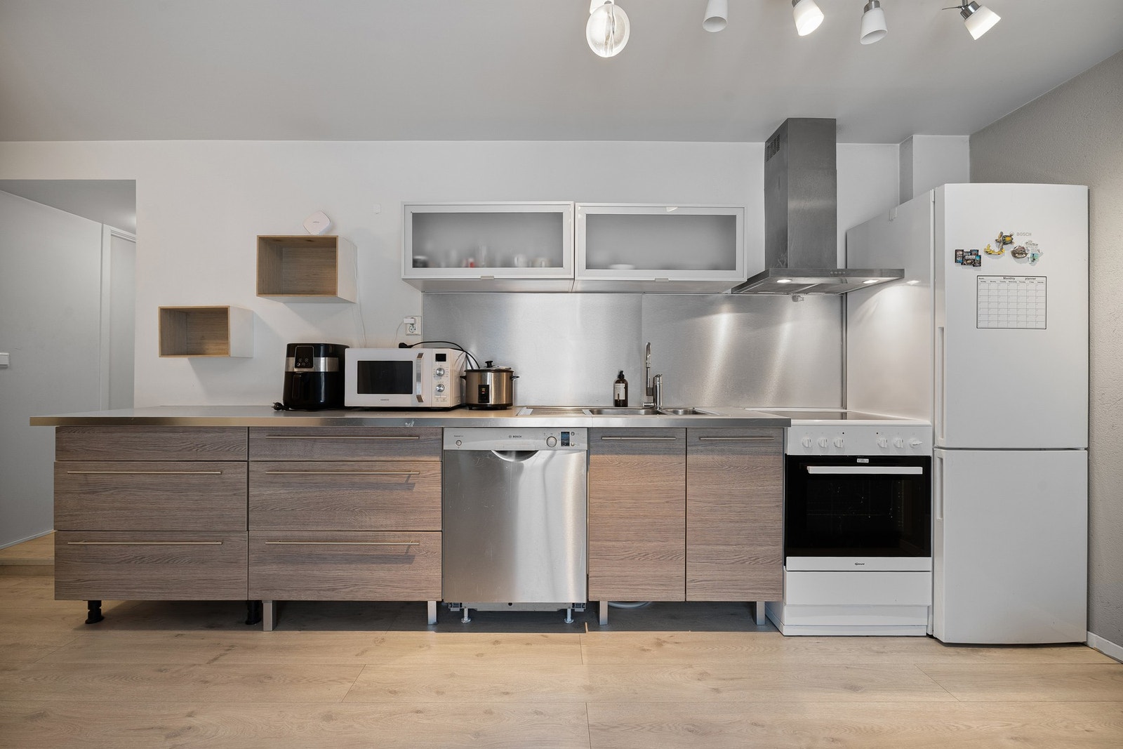 Sokkeletasje - stue/kjøkken (utleiedel). Romslig kjøkken fra 2015 med TG1. Galleribilde