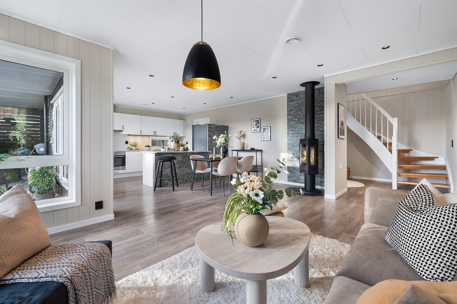 Eiendommen har varmekabler i vaskerom, bad/wc, VF/ gang og stue/kjøkken Galleribilde