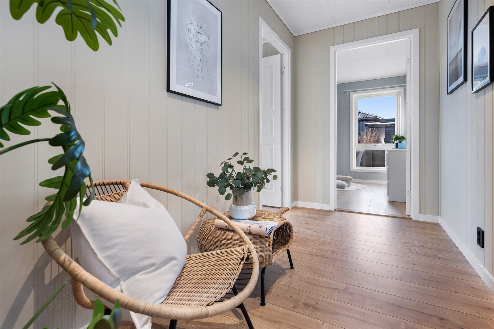 Romslig mellomgang Galleribilde