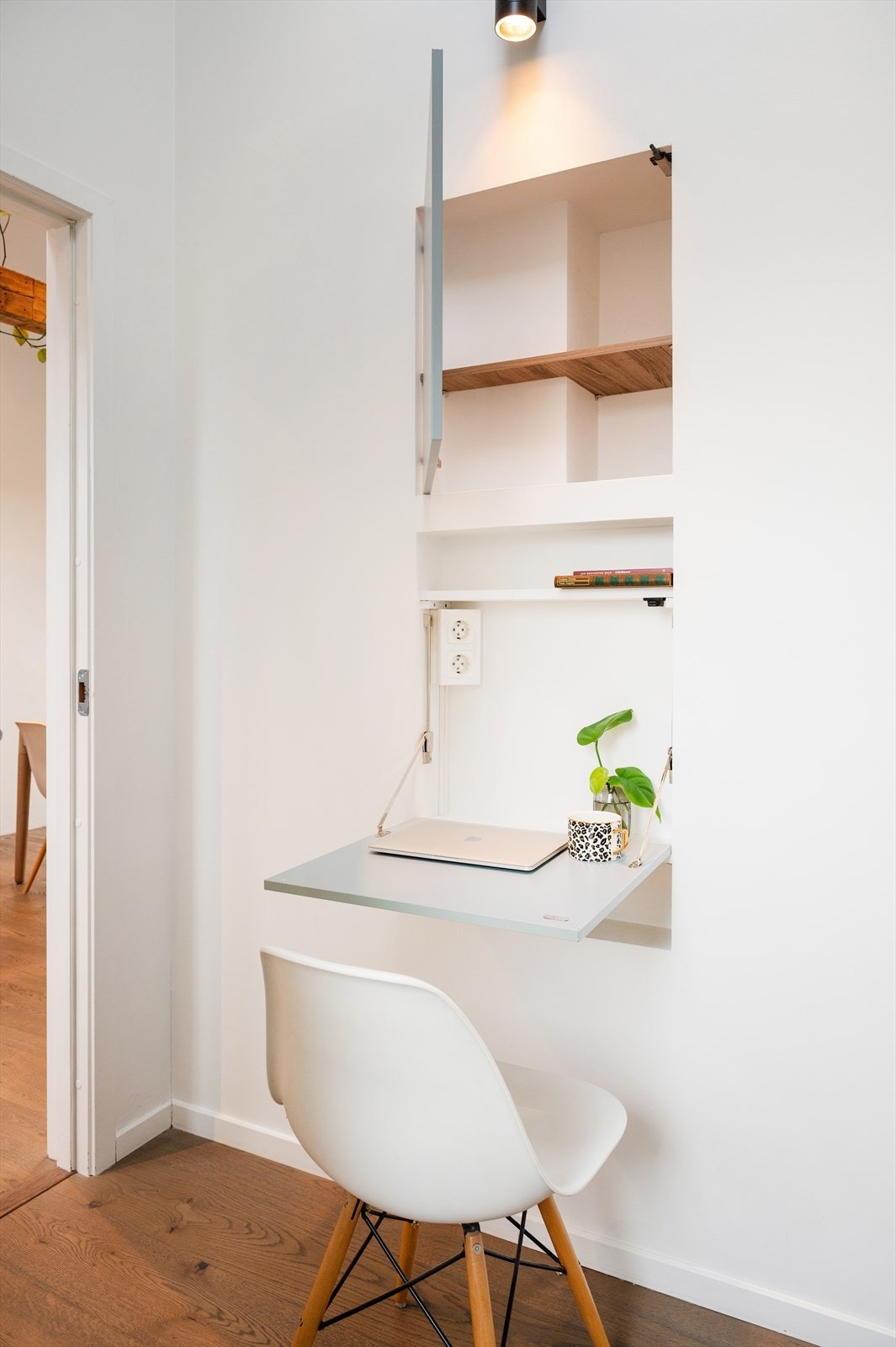 Den innfelte kontorløsningen er både arealeffektiv og diskret når den ikke er i bruk. Galleribilde