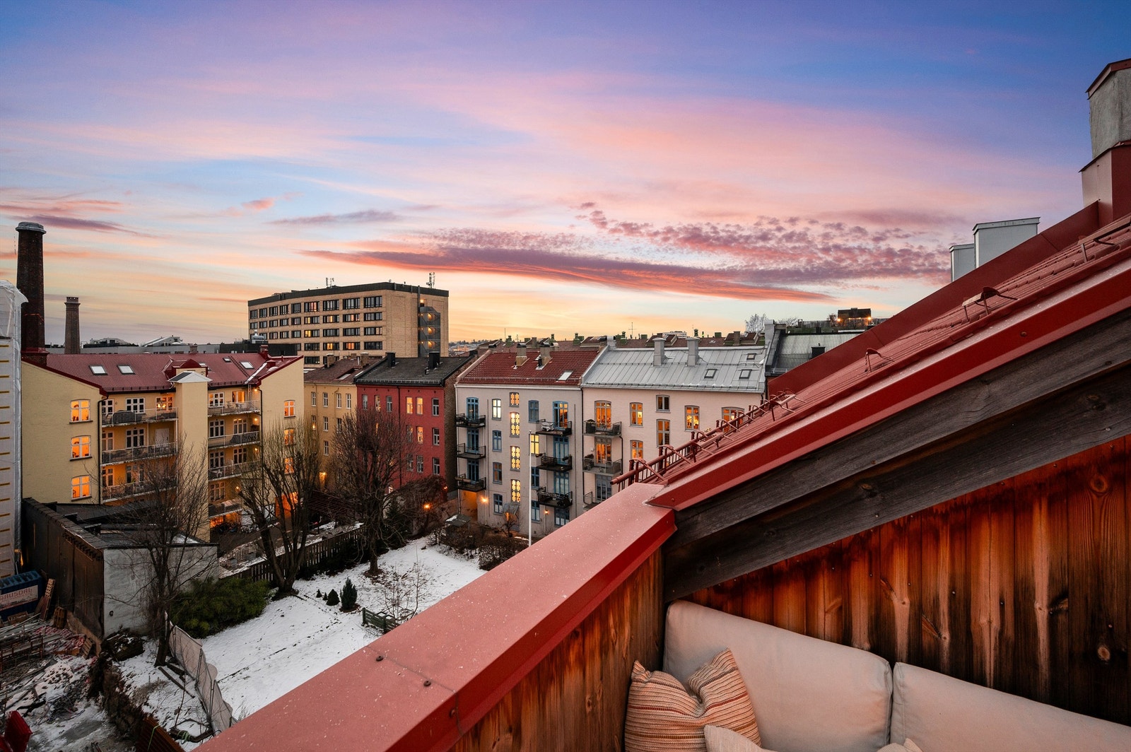 Fra terrassen har du en hyggelig utsikt over Rodeløkka, et rolig og veletablert nabolag. Galleribilde