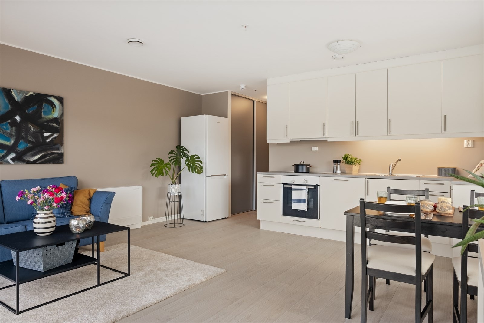 Stuen har en romslig utforming Galleribilde