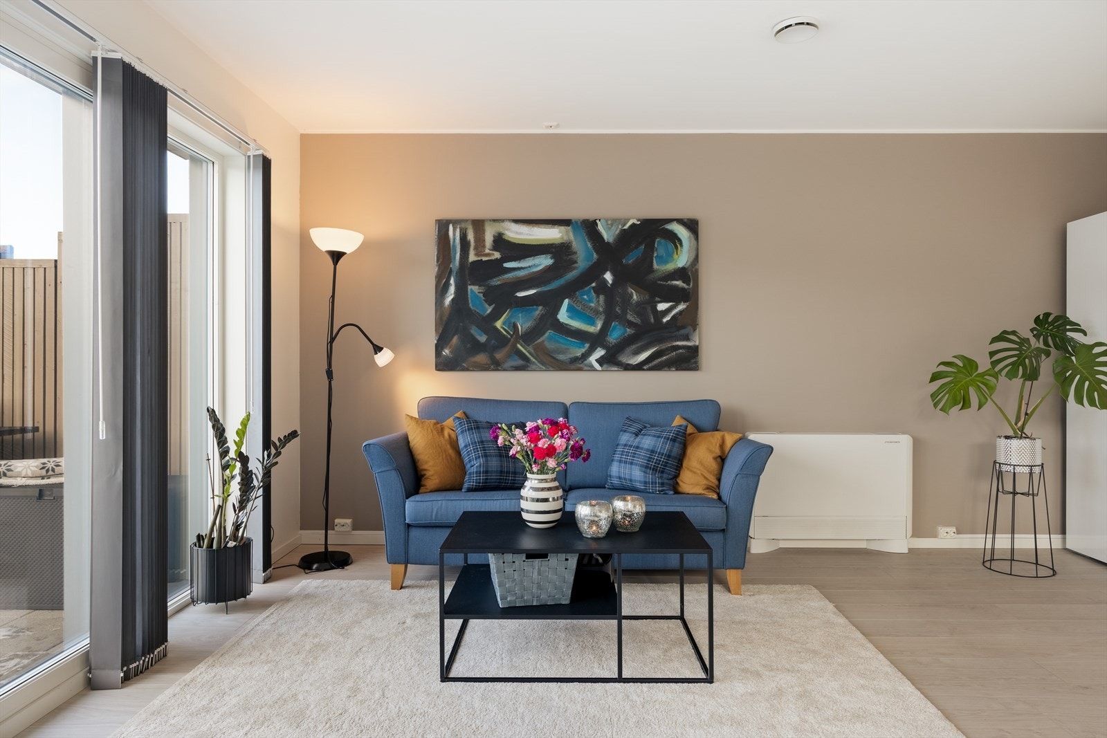 Det er god plass til å møblere med sofagruppe Galleribilde