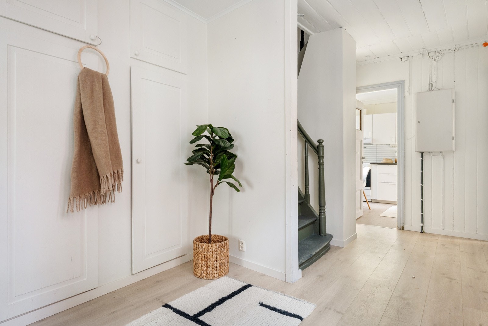 Svært gode muligheter for stor garderobe Galleribilde