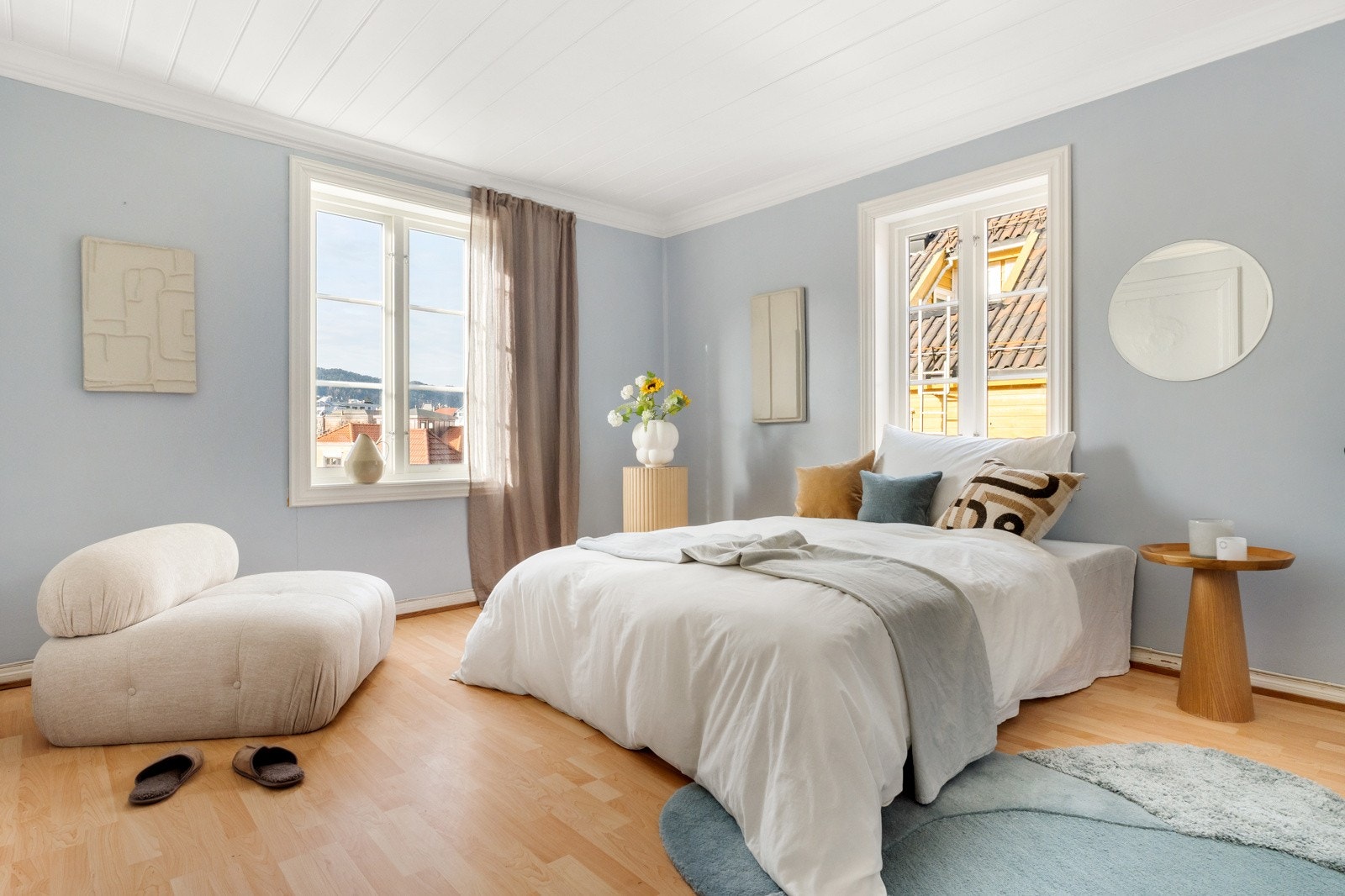 Dette rommet er i tilstandsrapporten beskrevet som stue, men er innredet som soverom. Galleribilde