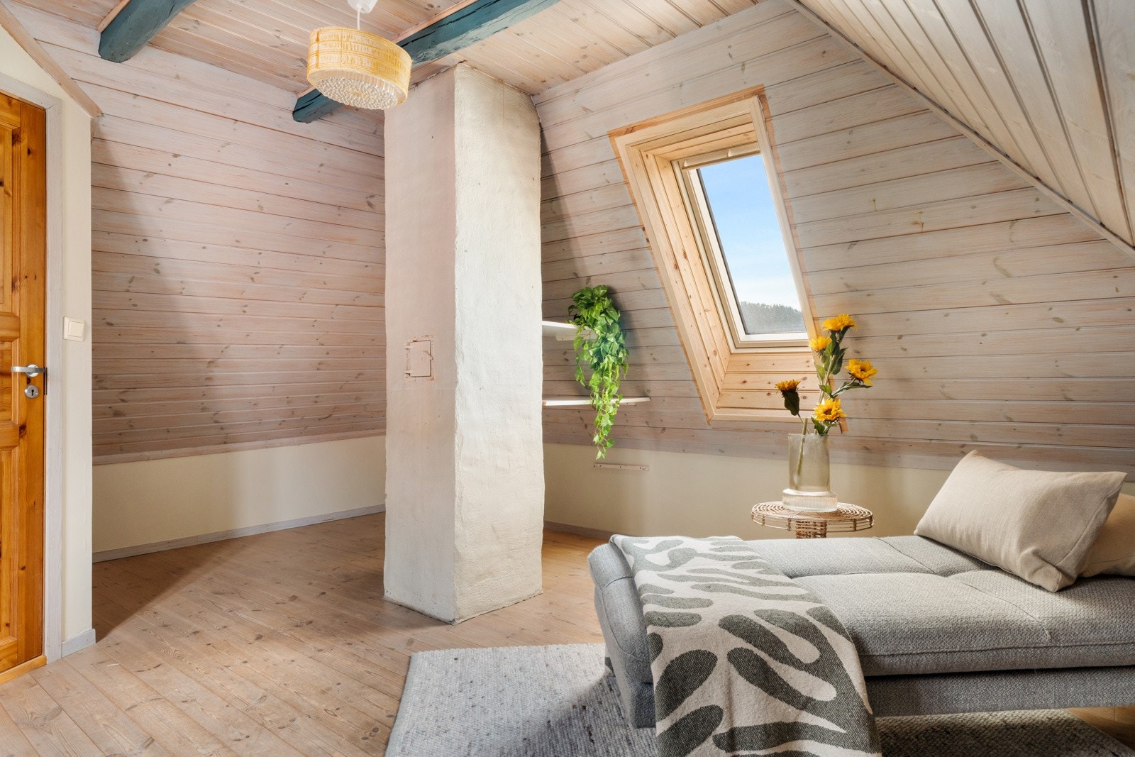 Dette er et kjekt ekstraareal som egner seg ypperlig som TV-stue, hjemmekontor, lekerom eller hobbyrom. Galleribilde