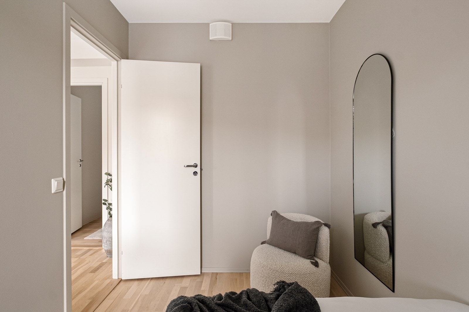 Det andre soverommet har delikate fargevalg og passer godt som kontor, gjesterom eller barnerom. Galleribilde