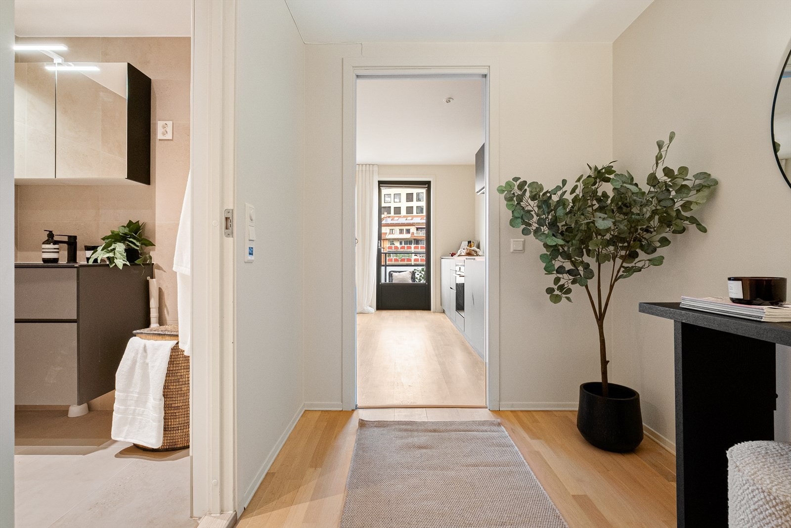 Leiligheten har en innbydende entré. Galleribilde