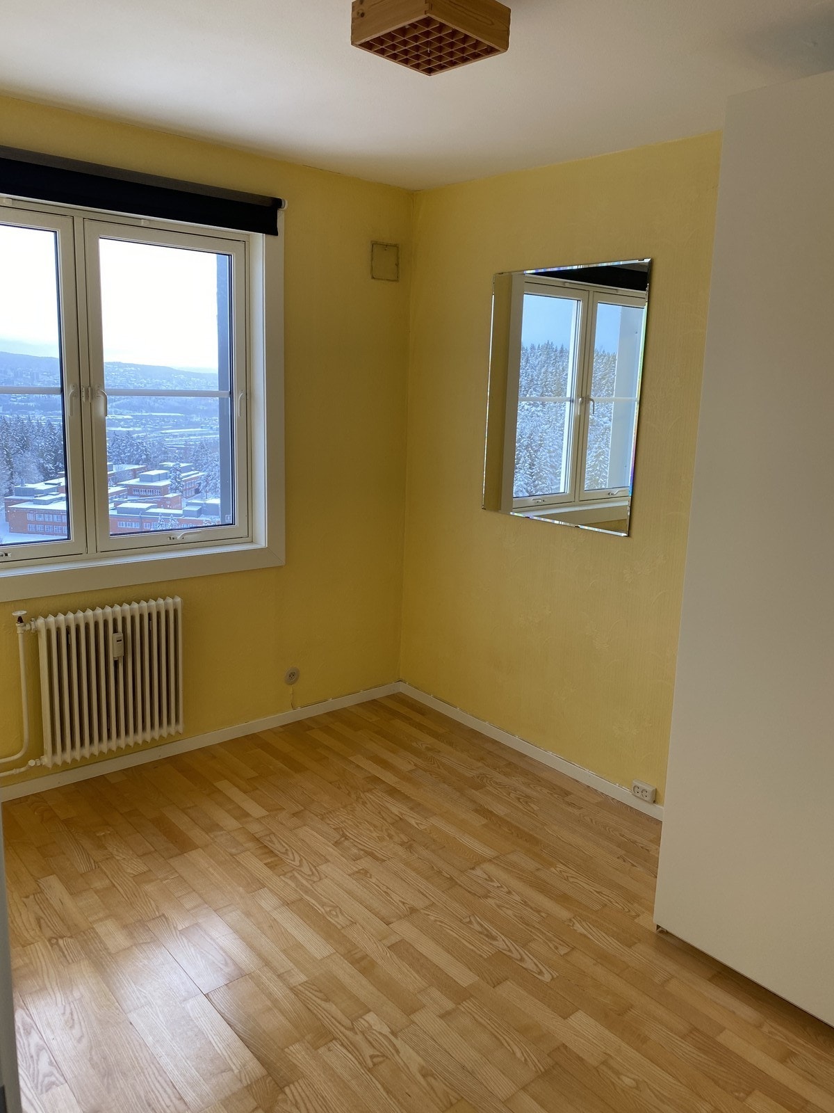 Soverom 2 med plass til seng og garderobe. Galleribilde