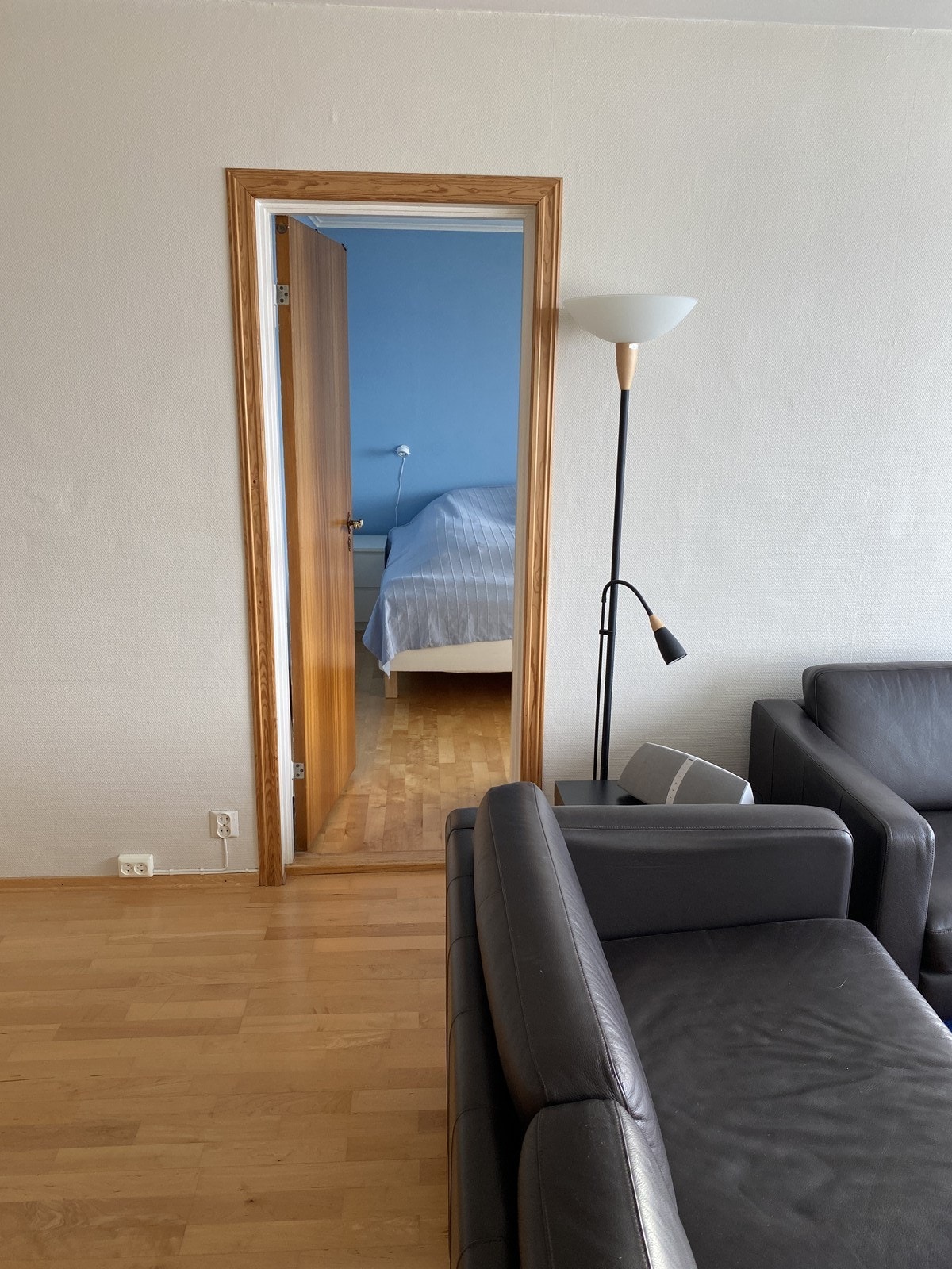 Hovedsoverom ligger rett ved stue. Galleribilde