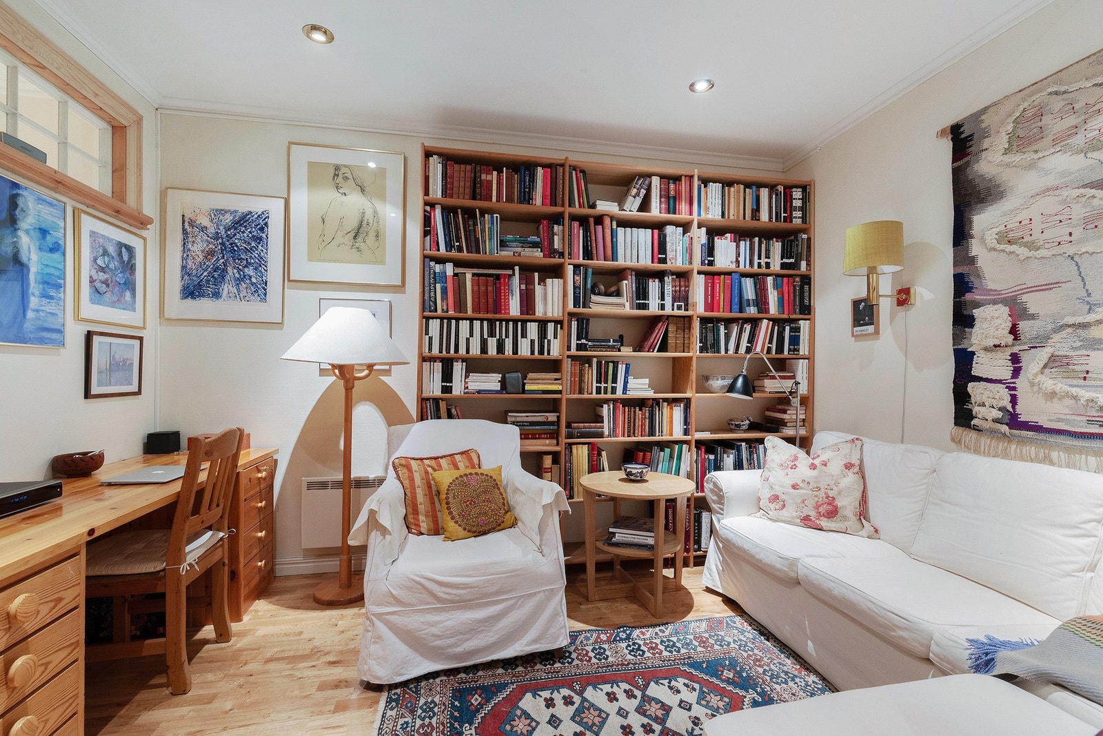 Rommet som i dag benyttes som kontor er oppmålt til 11 kvm. Galleribilde