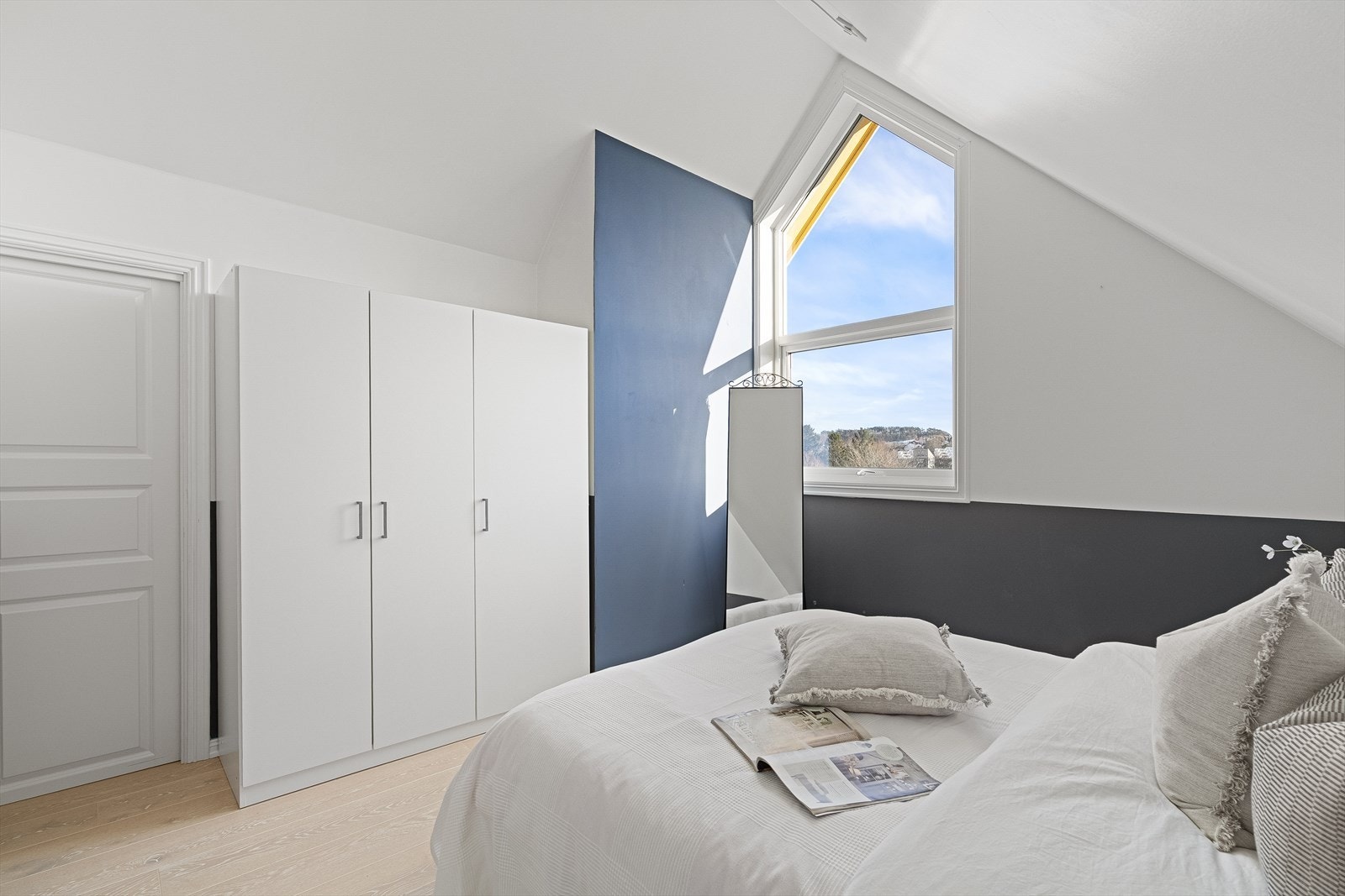 Det er allerede garderobeskap som gir plass til alt du måtte ha av klær eller annet tilbehør. Galleribilde