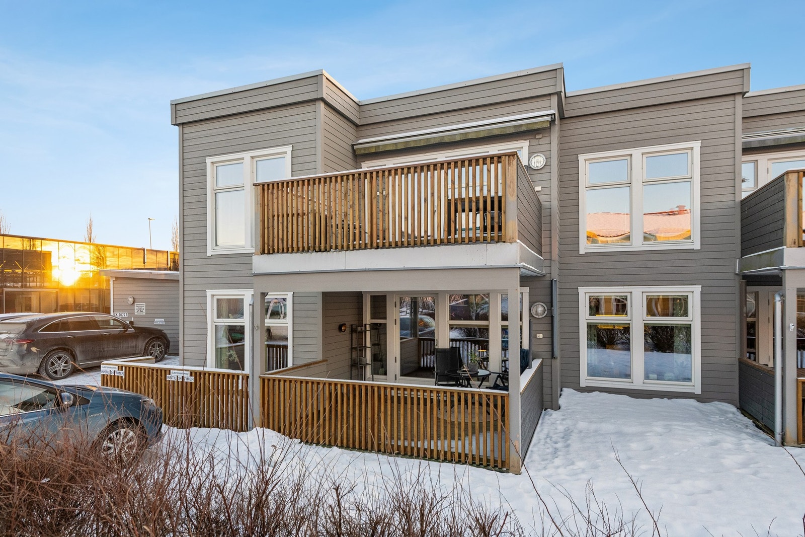 En flott og moderne 3-roms andelsleilighet fra 2013 beliggende praktisk til i 1. etasje på enden av bygget. Galleribilde