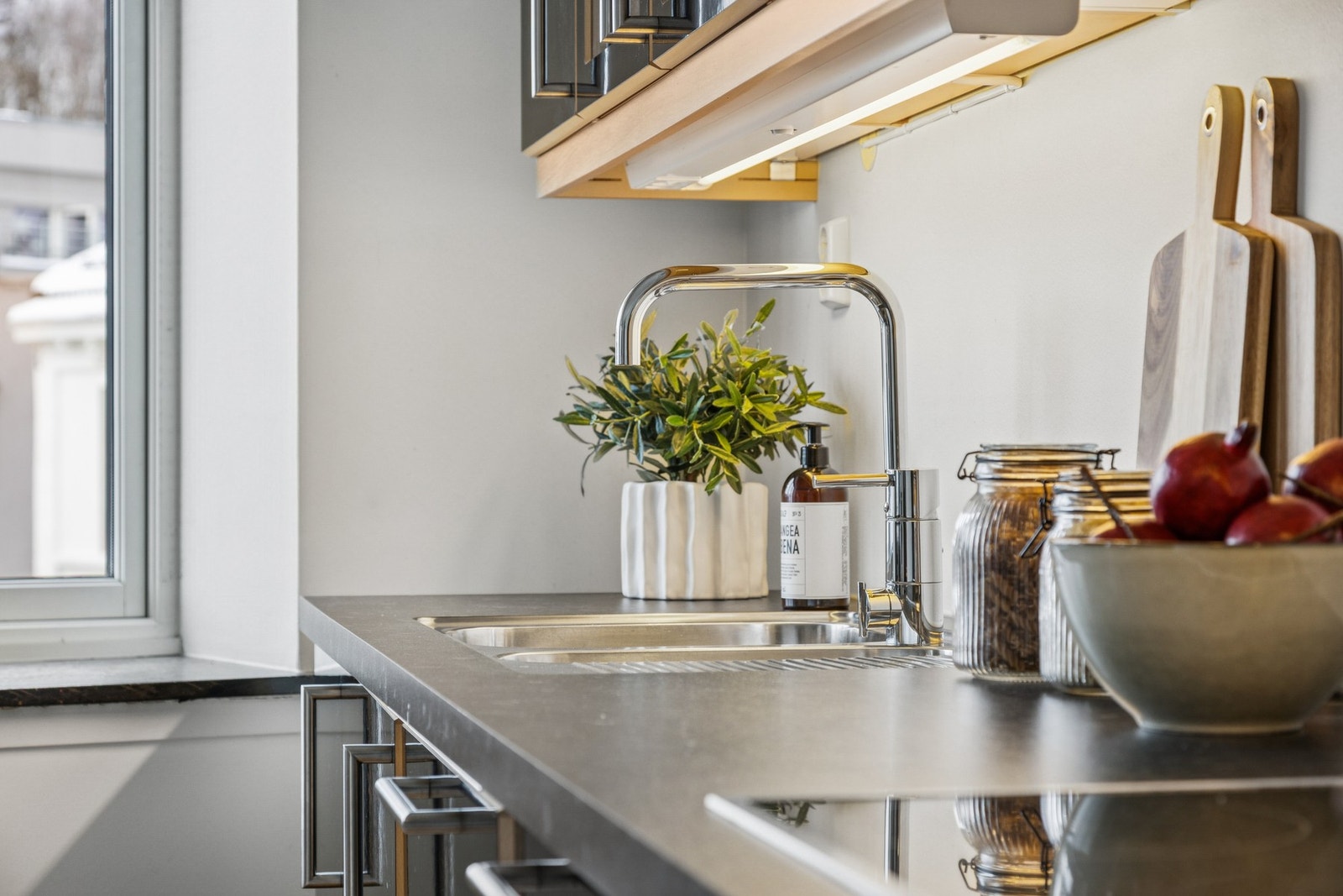 Detaljbilde av kjøkkeninnredningen. Galleribilde