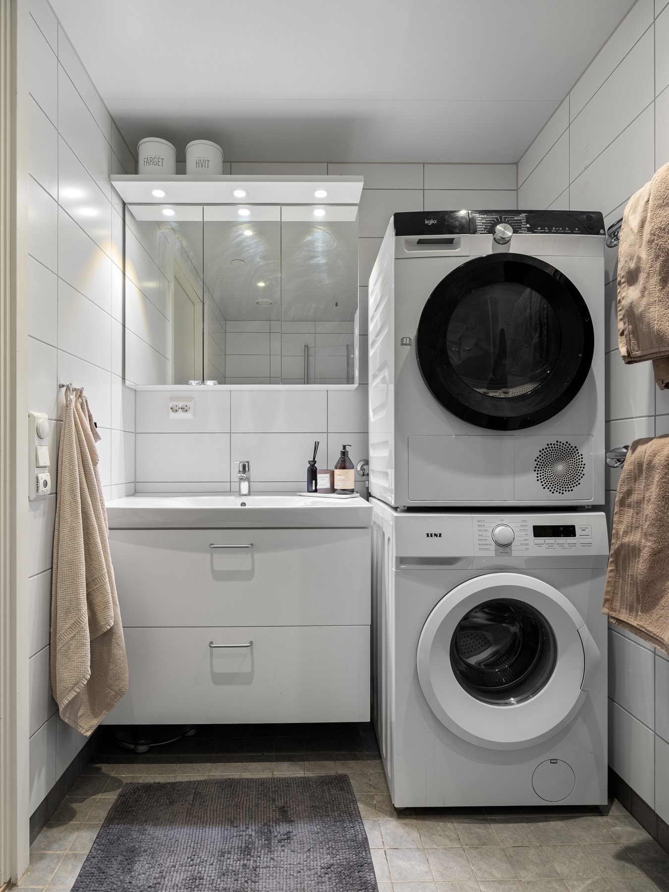 Opplegg for vaskemaskin og tørketrommel. Galleribilde