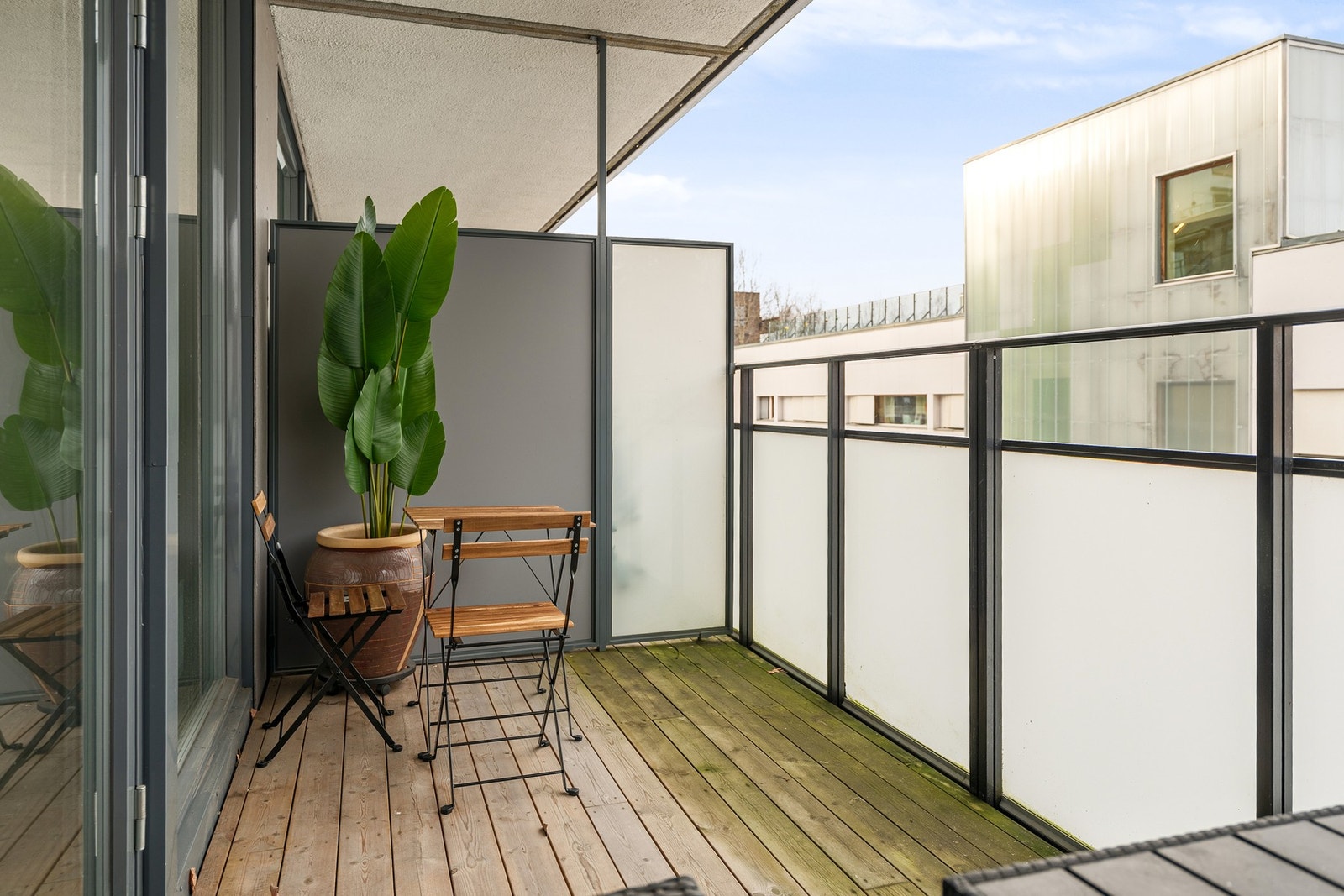 Boligen kan skilte med både balkong og deilig markterrasse på til sammen 23 m². Galleribilde