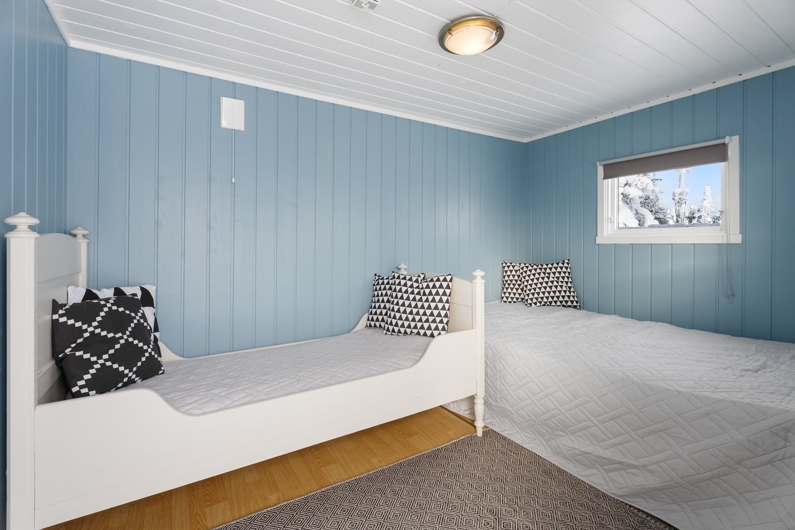 Innredet soverom i anneks/uthus. Galleribilde