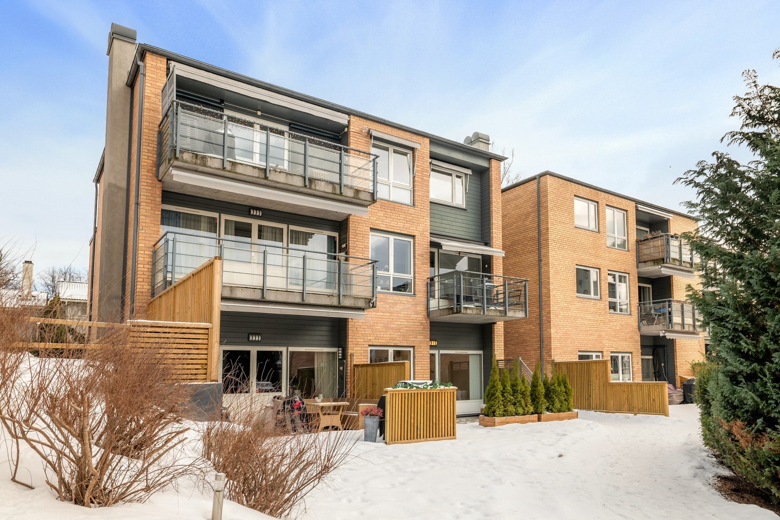 Leiligheten ligger i et nyere og moderne bygg fra 2005. Galleribilde