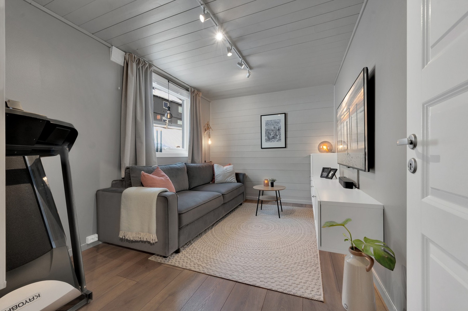 - Soverom I ligger på hovedplanet og kan utmerket fungere som TV-stue eller gjesterom. Galleribilde