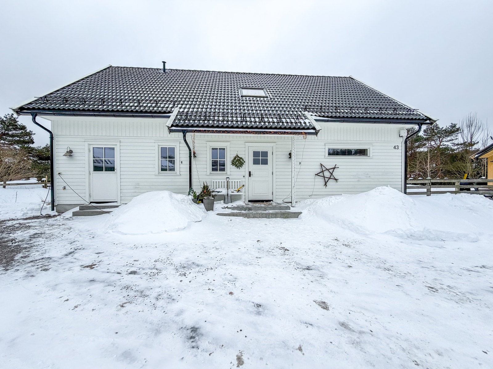 Boligen har et stort og fint uteområdet. Galleribilde