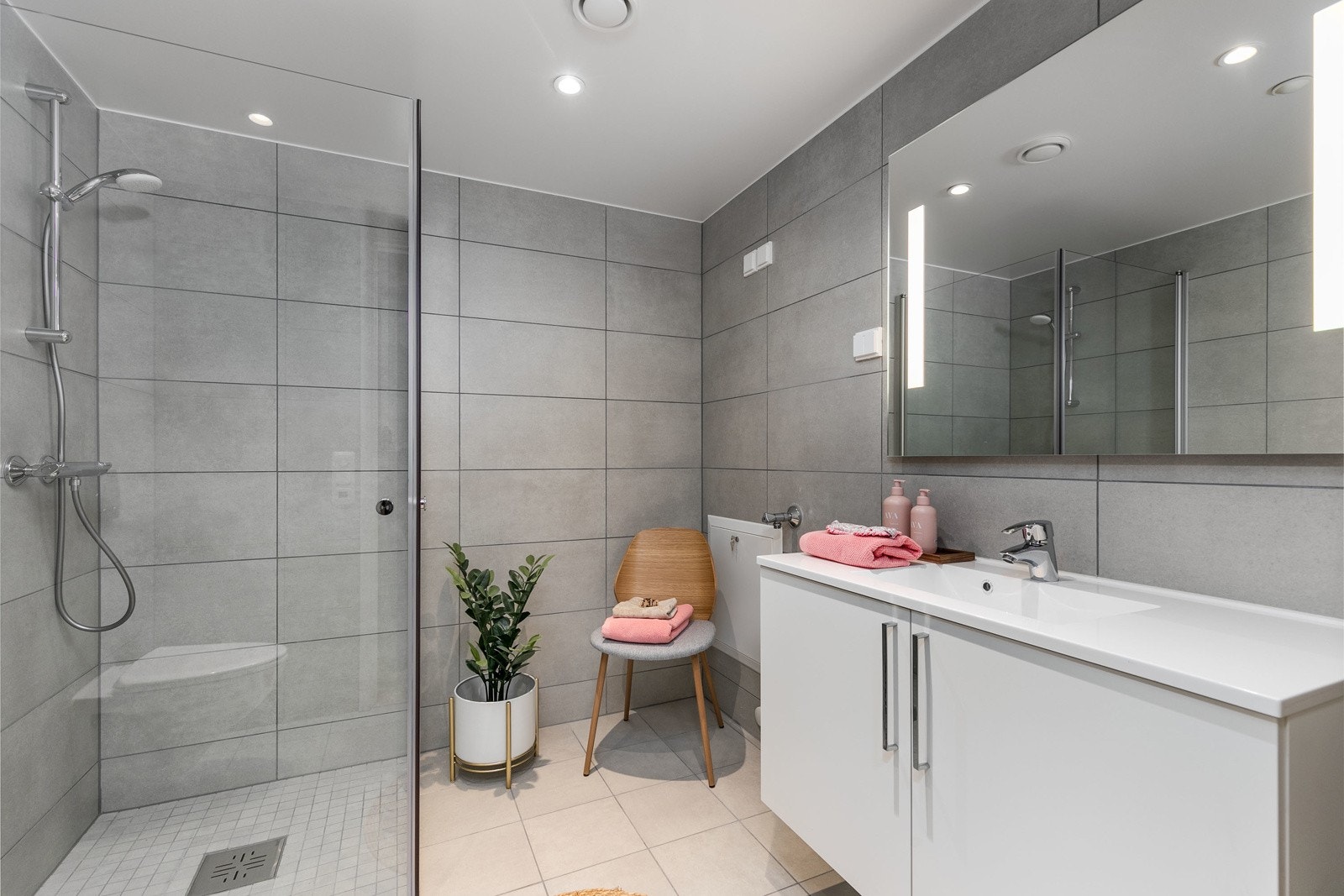 Badet har varmekabler i gulv, som sikrer en behagelig temperatur. Bilde fra L207 Galleribilde