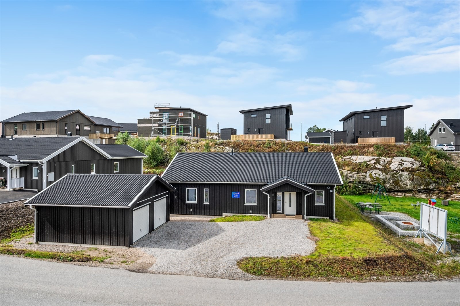 Brunsbykollen boligområde ligger rett øst for Varteig barne- og ungdomsskole. Galleribilde