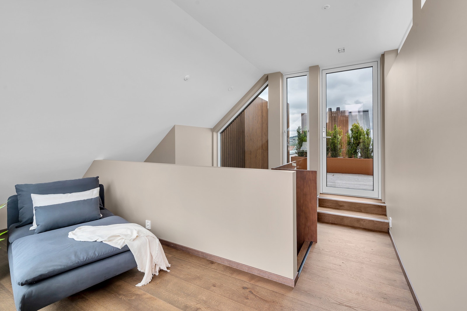 Det er utgang til takterrassen på begge sider. Galleribilde