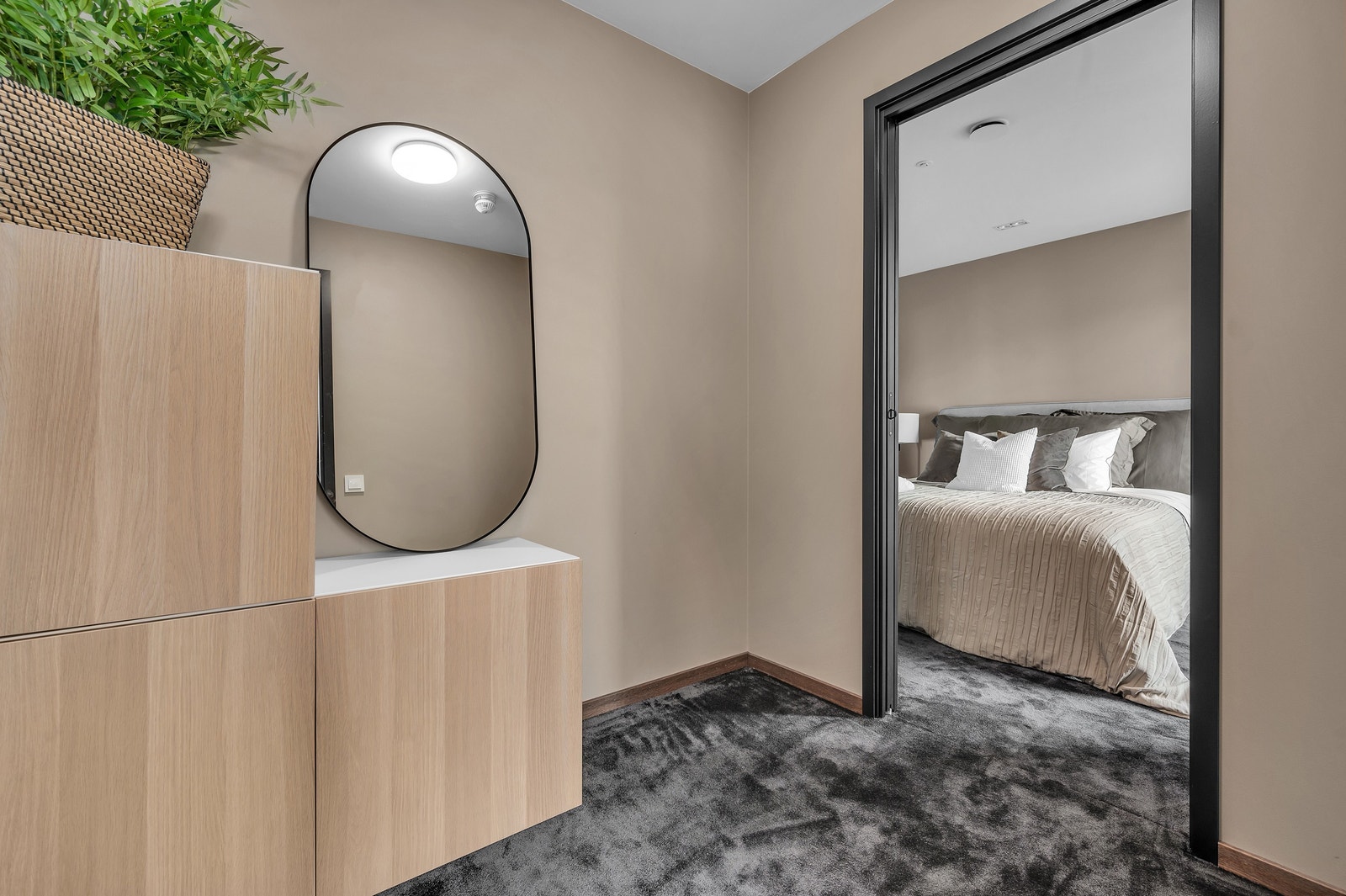 Hovedsoverommet har også eget walk in garderobe. Galleribilde