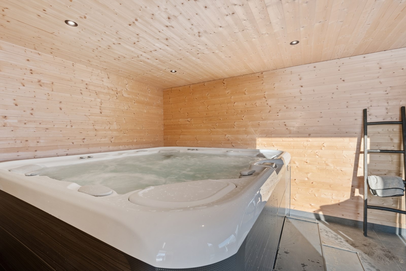 Jacussi bolebad følger med. Galleribilde