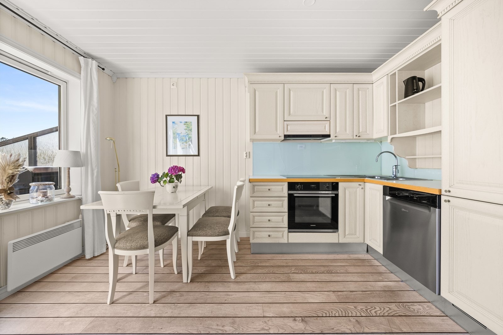 Kjøkkenet er praktisk utformet. Galleribilde