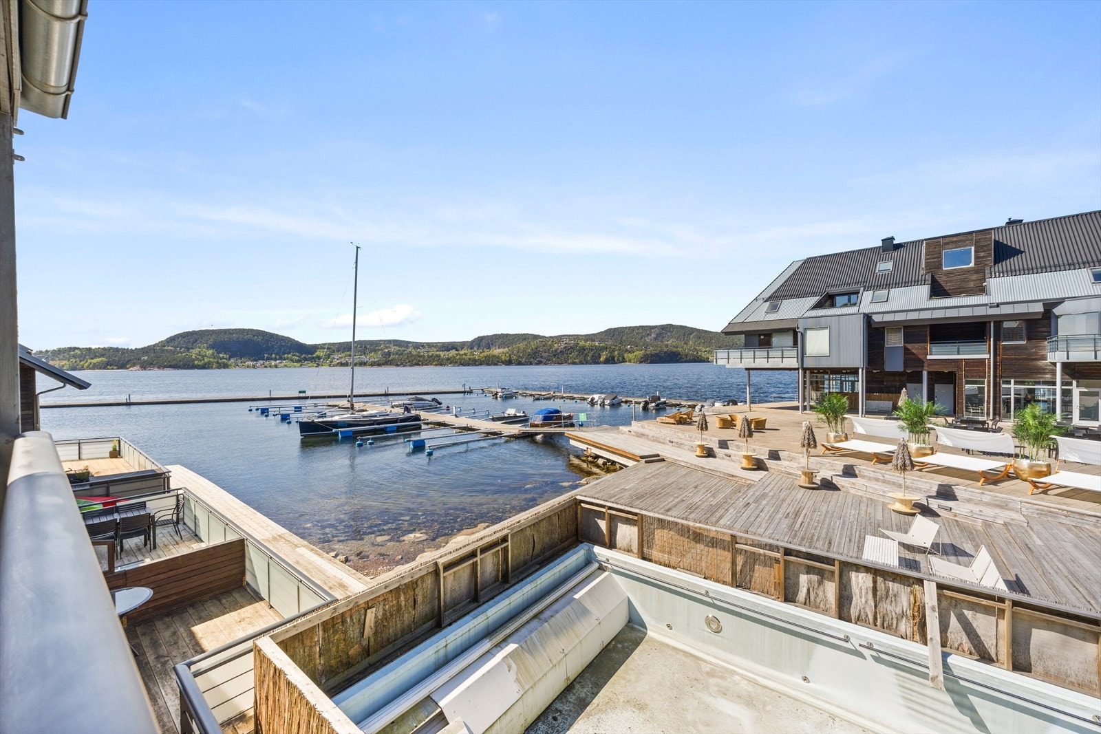 Utsikt fra verandaen. Galleribilde