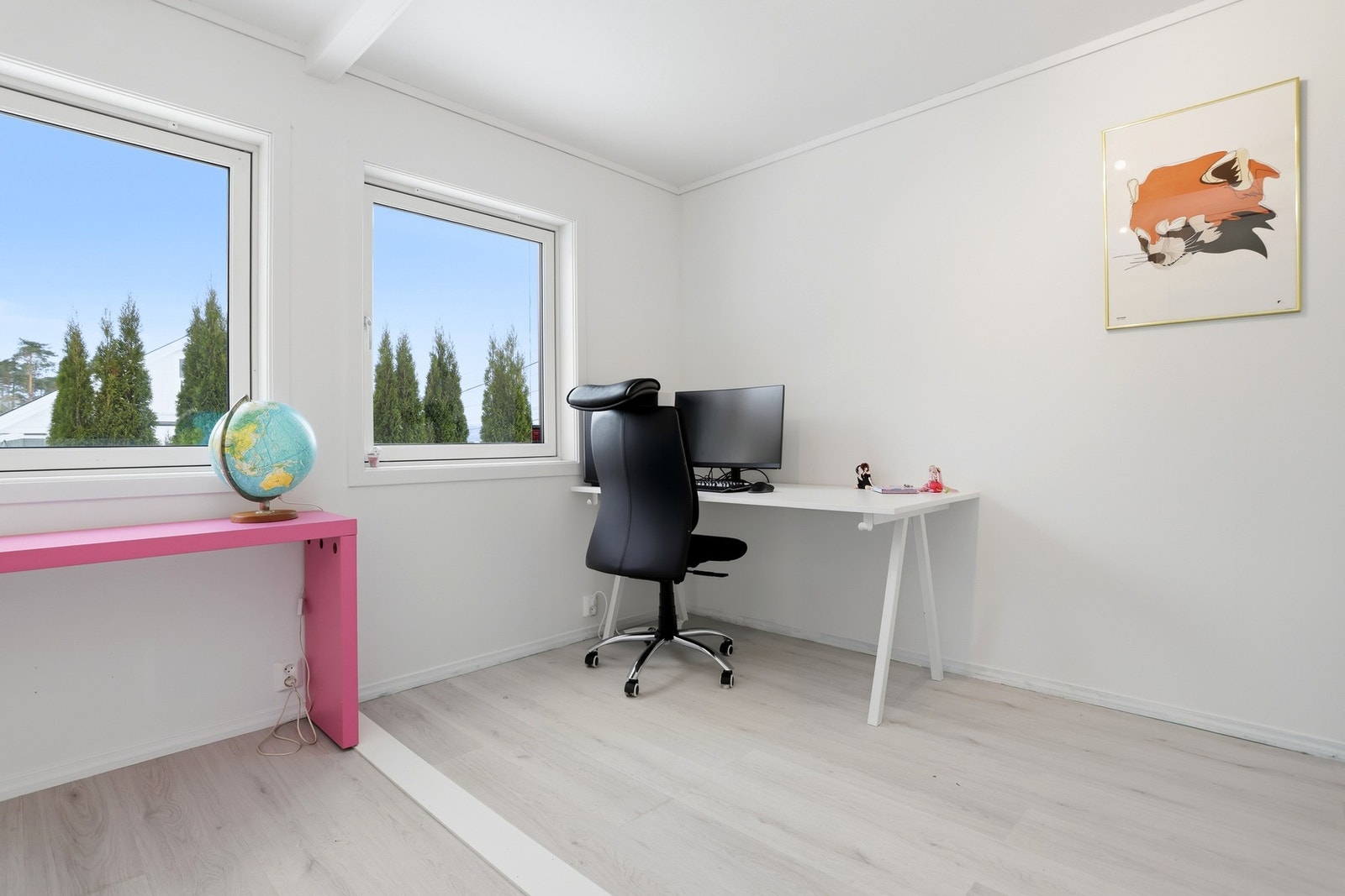 Soverom 2 i 1 etasje. Dette kan enkelt gjøres om til 2 soverom med en lettvegg. Galleribilde