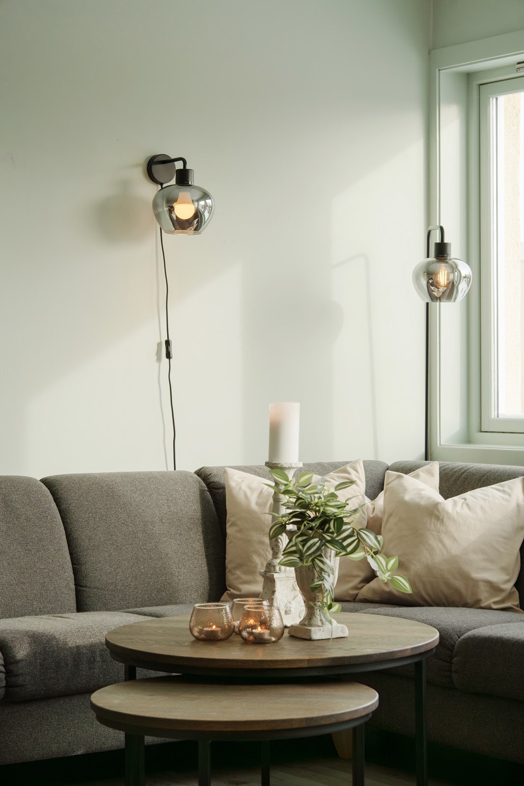 Leiligheten er malt i moderne, lyse og tidsriktige farger. Galleribilde