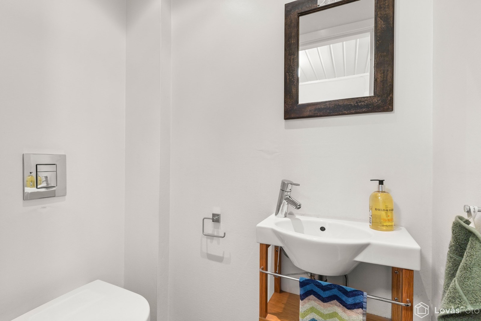 Toalettrom som ble pusset opp i 2009 med bl.a. flislagt gulv med varmekabler Galleribilde