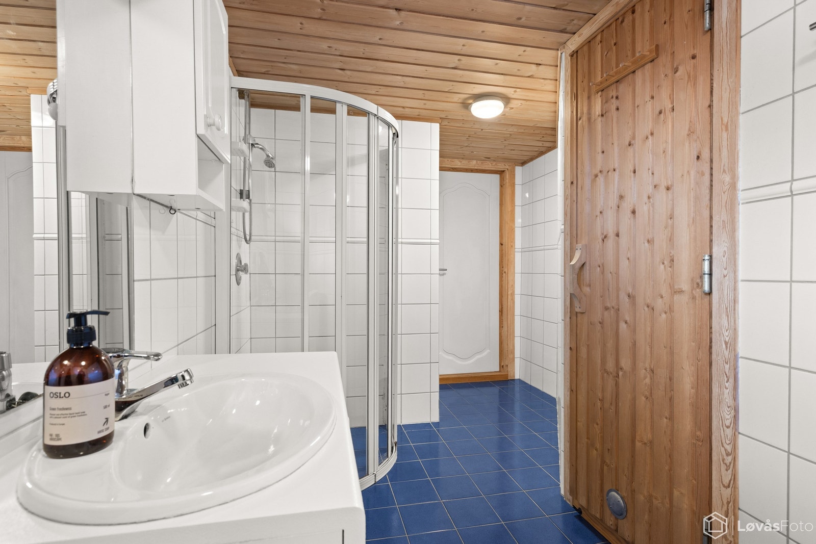 Bad med tilliggende vaskerom Galleribilde