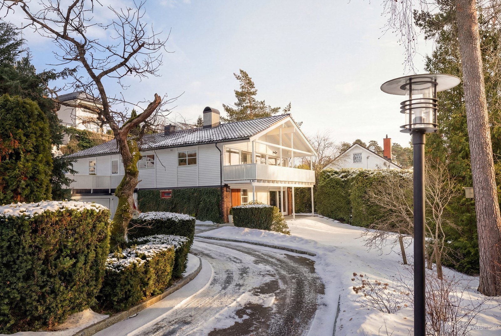 Solveien 42D ligger skjermet til innerst i privat stikkvei Galleribilde