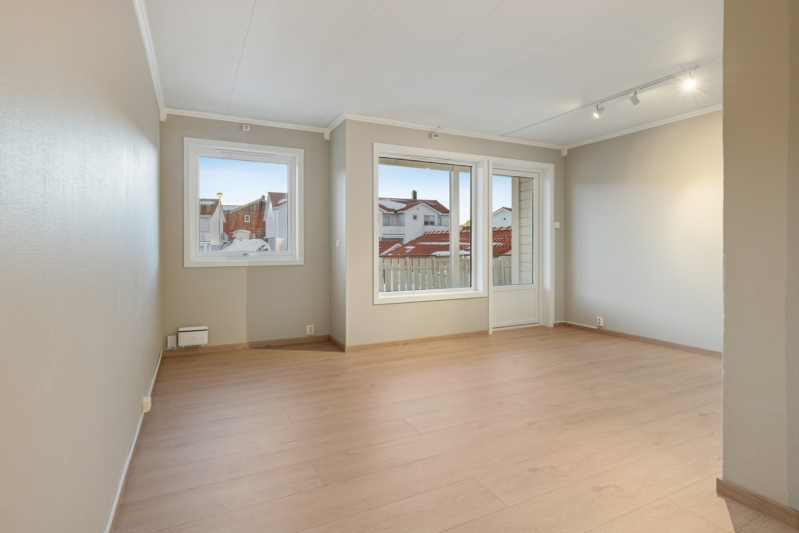 Boligen er tilknyttet fibernett fra Signal, som gir stabilt og raskt internett. Galleribilde