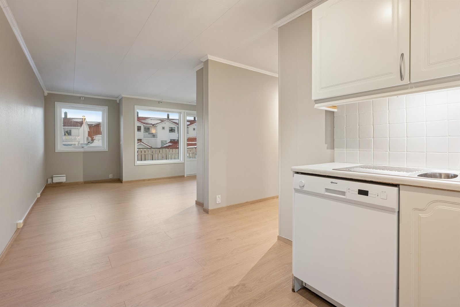 Boligen har en lys og åpen planløsning. Galleribilde