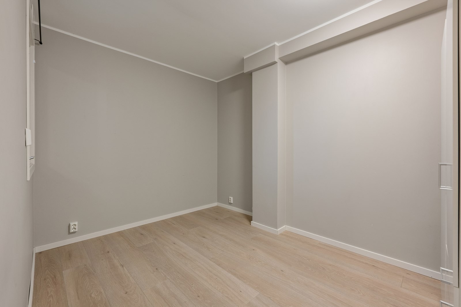 Soverommet har nytt laminatgulv og god plass til dobbeltseng. Galleribilde