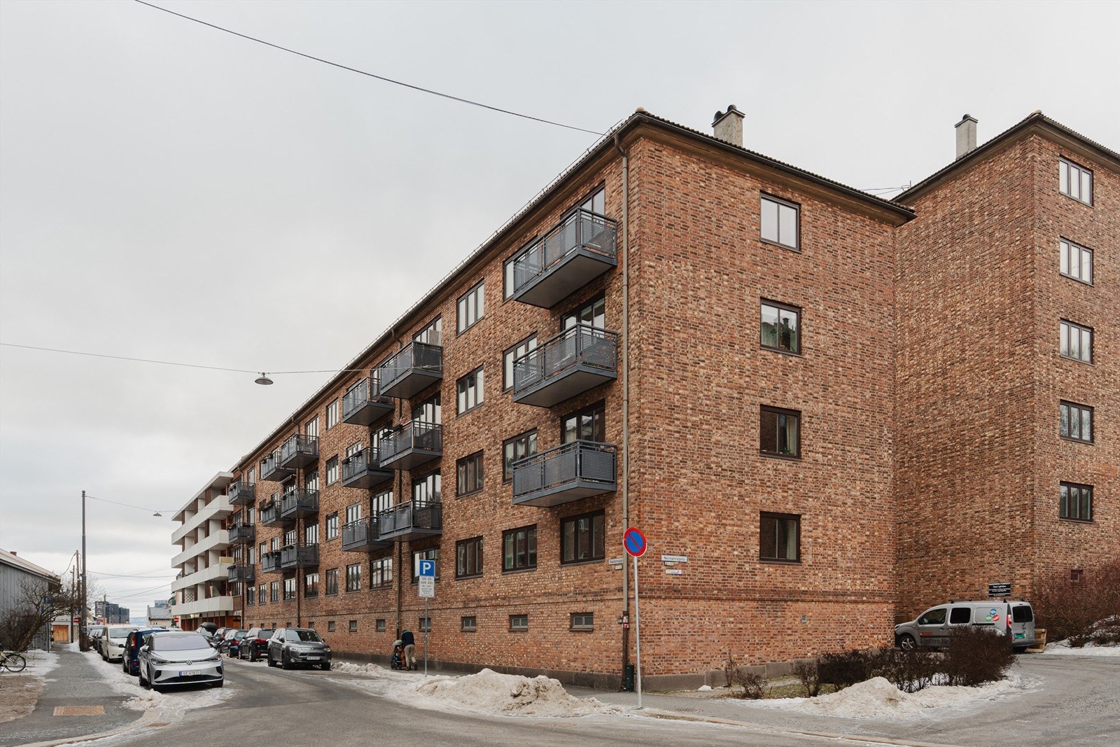 Leiligheten ligger sentralt på Kampen, et bevaringsverdig kulturmiljø med rolig atmosfære. Galleribilde