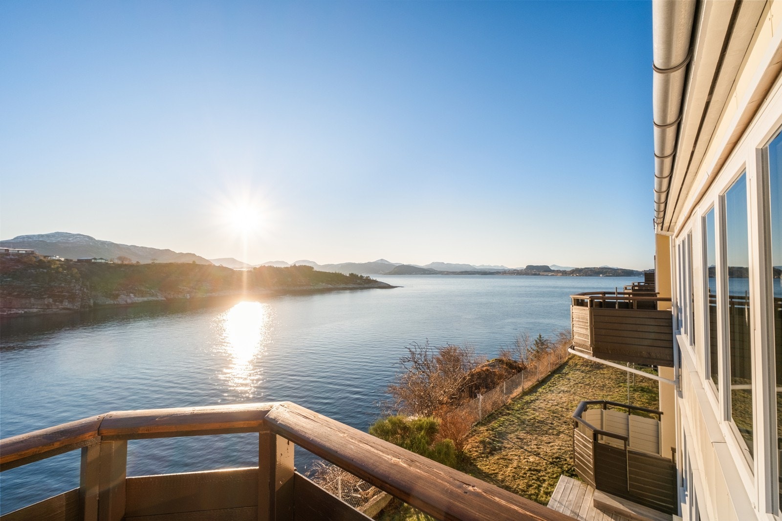 Med sørvendt beliggenhet kan man nyte sommersolen på balkongen fra formiddag til tidlig kveld. Galleribilde