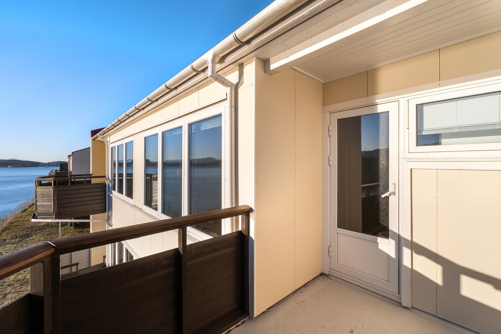 Balkongen er sørvendt og har gode solforhold. Galleribilde