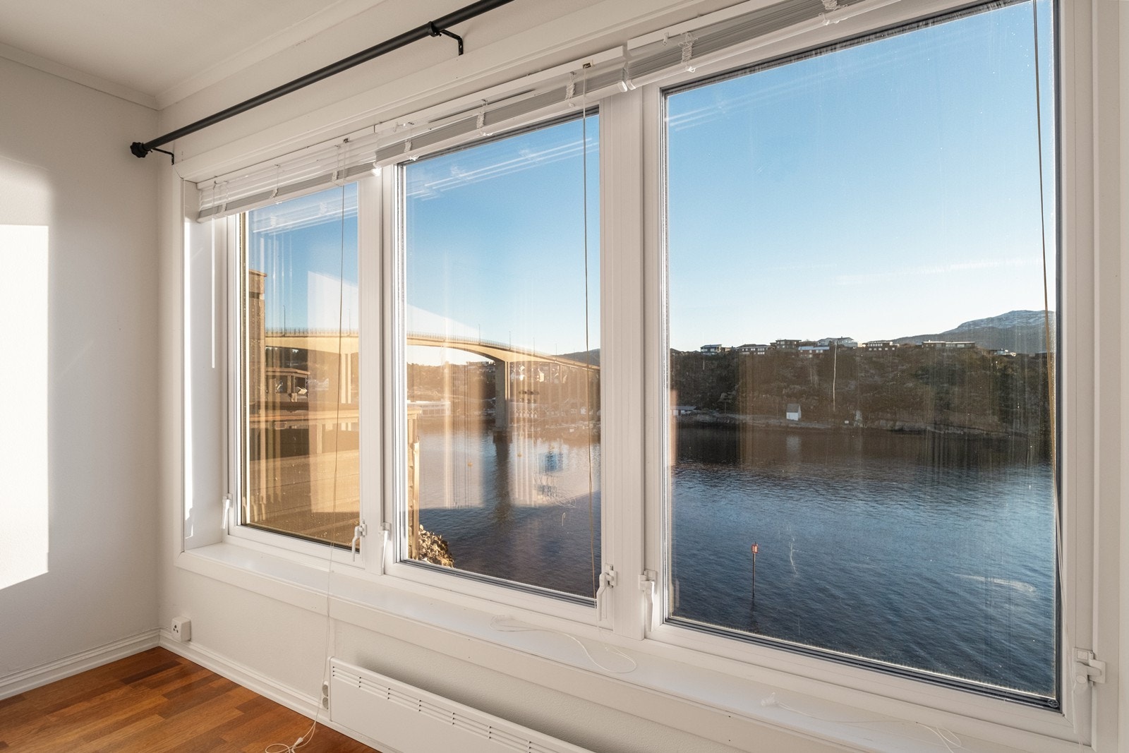 Her kan man sitte varmt og tørt i egen sofa og samtidig nyte utsikten. Galleribilde