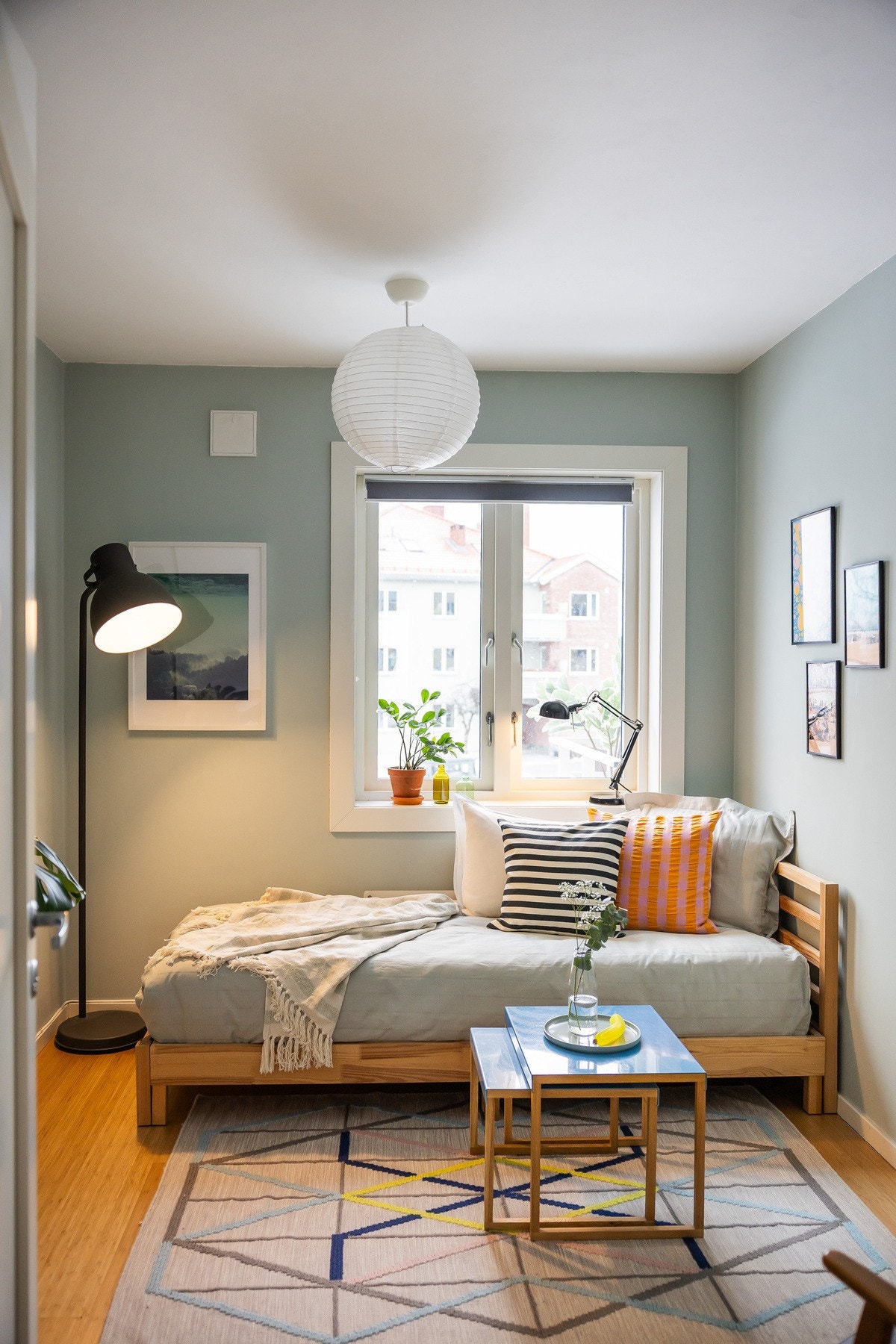 Soverom to egner seg godt som gjesterom, barnerom eller hjemmekontor, glimt av utsikt mot vest. Galleribilde