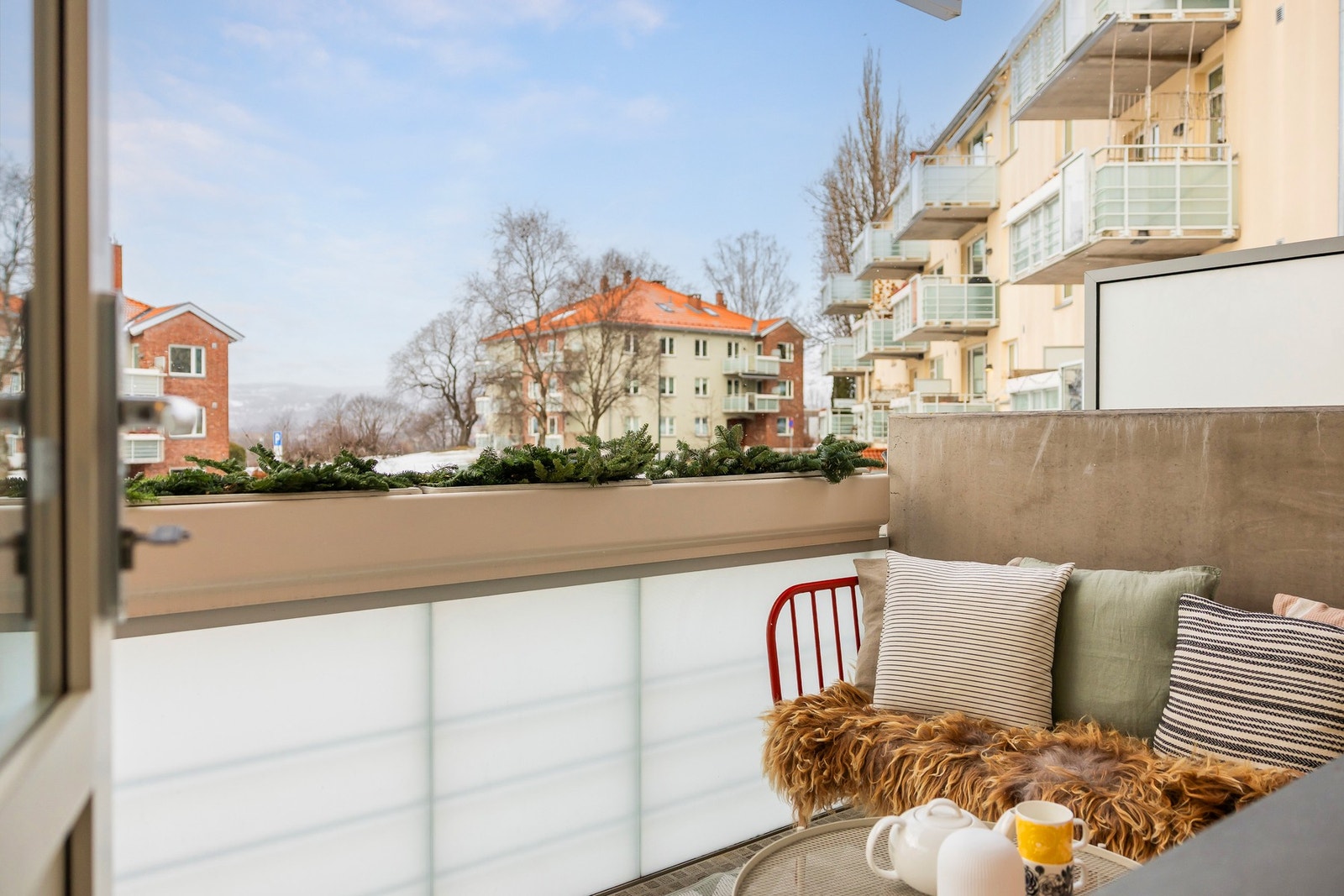 En attraktiv & gjennomgående 3-roms på ende med solrik balkong. Galleribilde