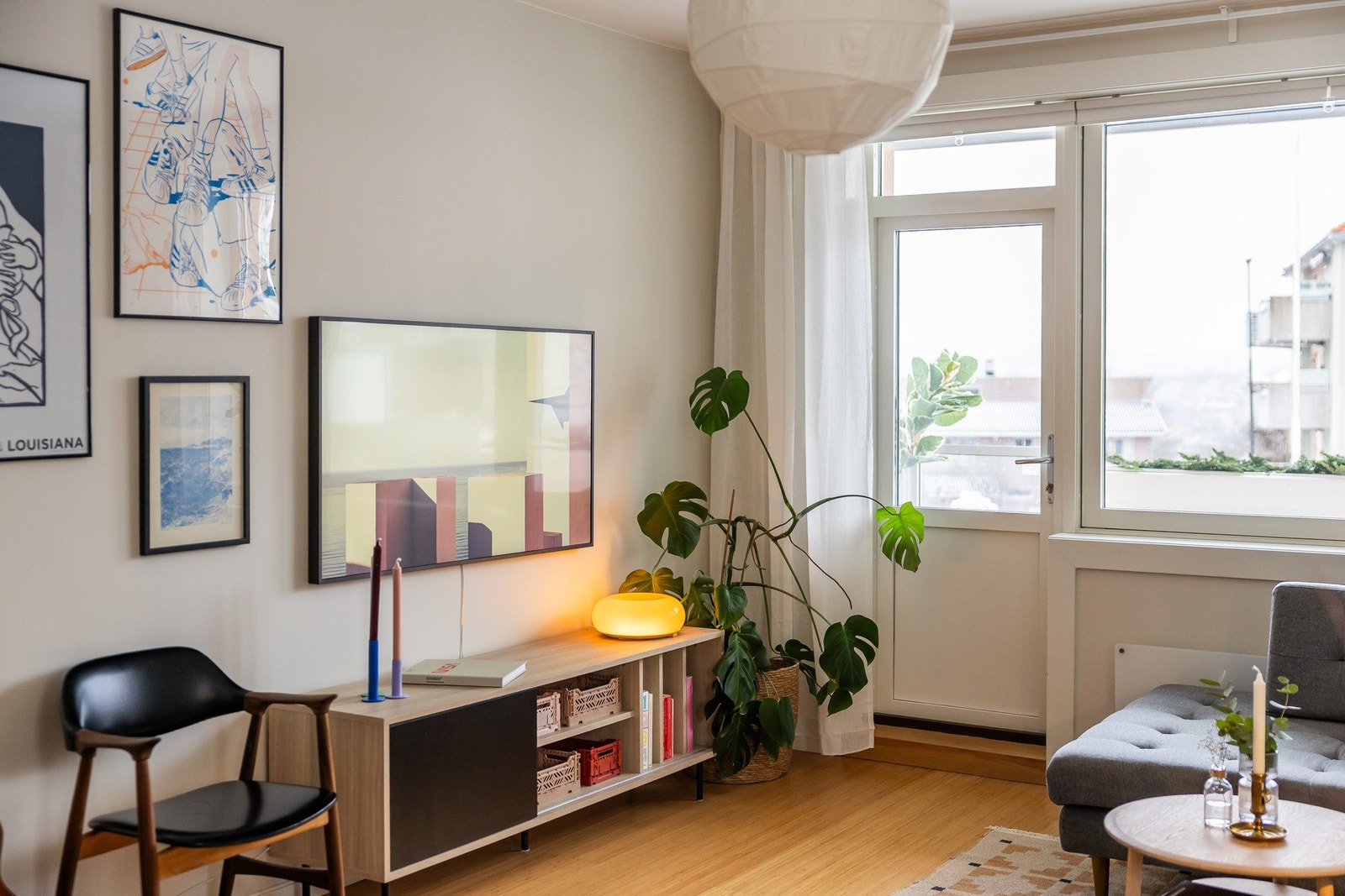 Gjennomgående parkett på gulv. Galleribilde