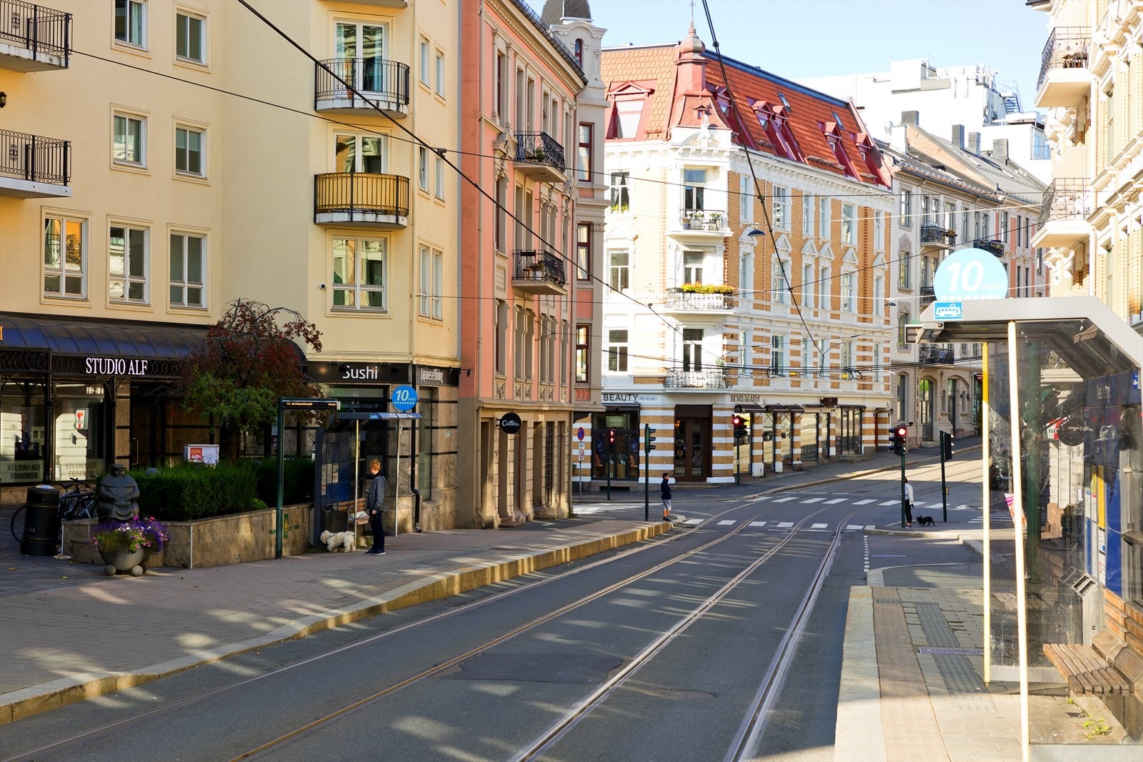 Her finner du noe gøy på hvert hjørne! Både butikker, restauranter, kiosker barer er rett i nærheten. Galleribilde