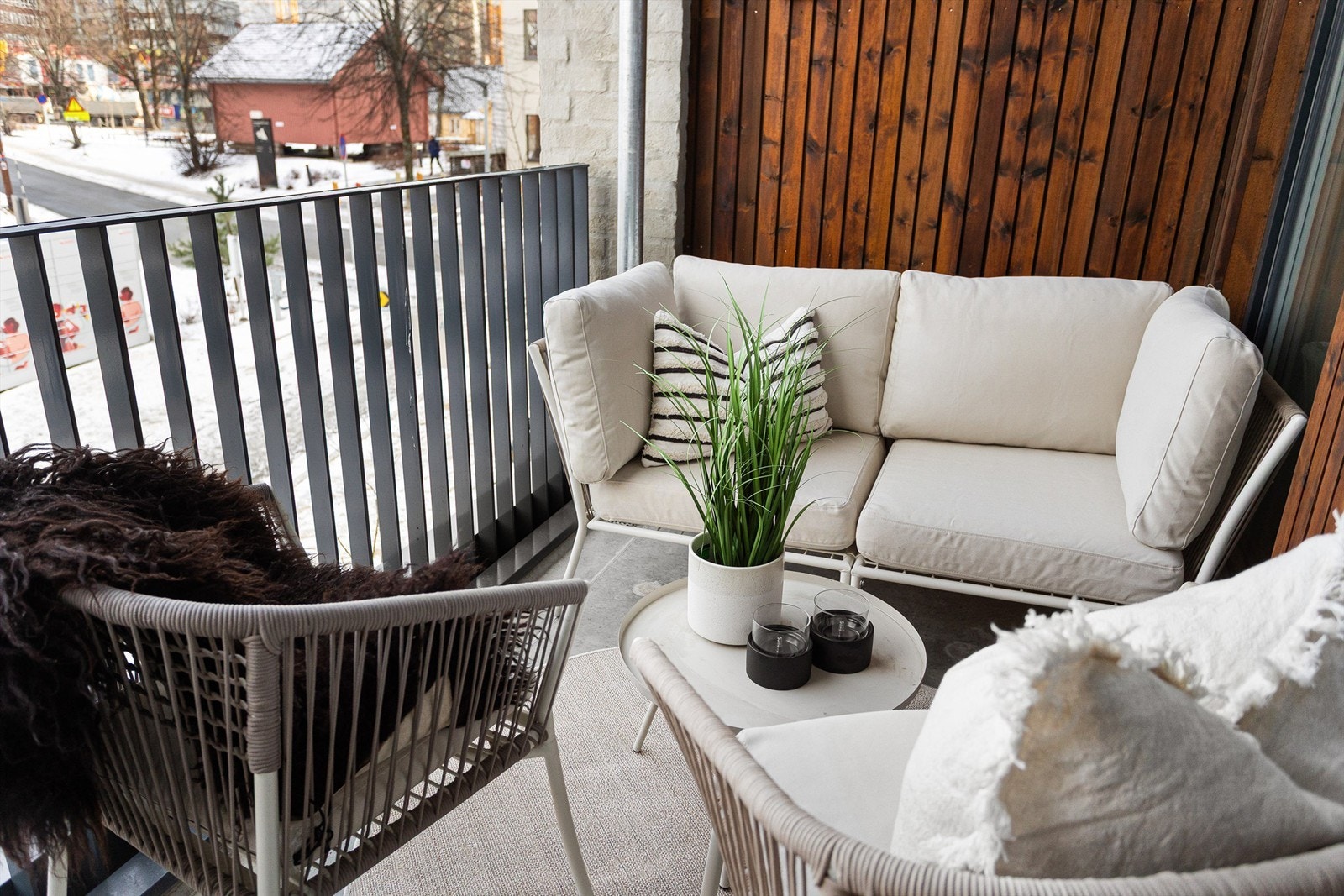 Fra stuen er det direkte utgang til en romslig balkong på ca. 6 m². Galleribilde