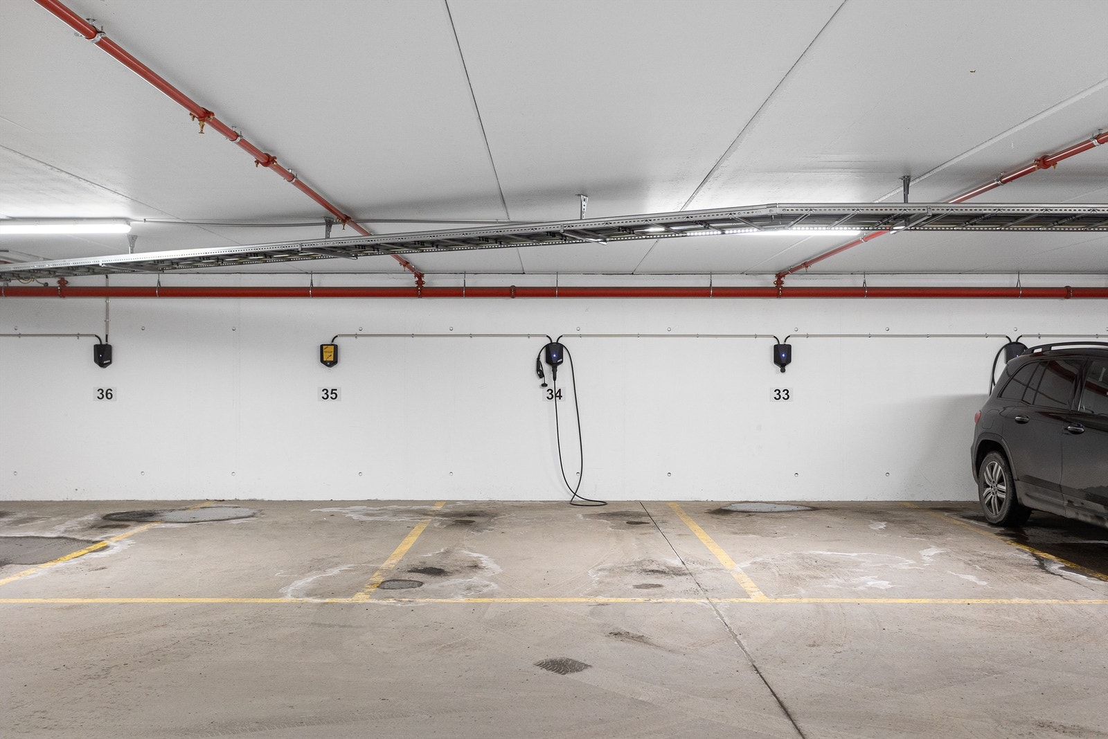 Boligen selges med bruksrett til garasjeplass nr. 34 i Malerhaugveien 25 garasjesameie. Galleribilde